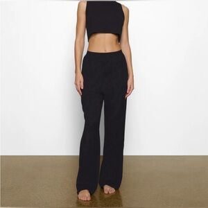 SKIMS Boyfriend Pants in Onyx Black NWT in original bag. Size L